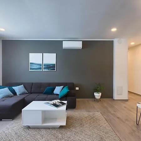 In With Swimming Pool Villa