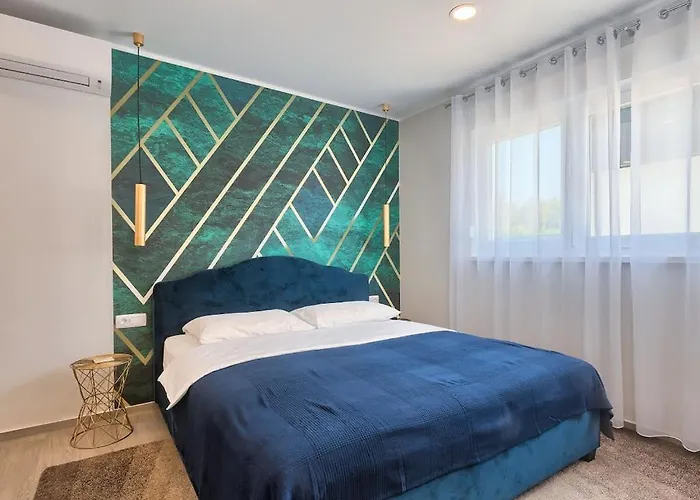 In With Swimming Pool Villa Pola