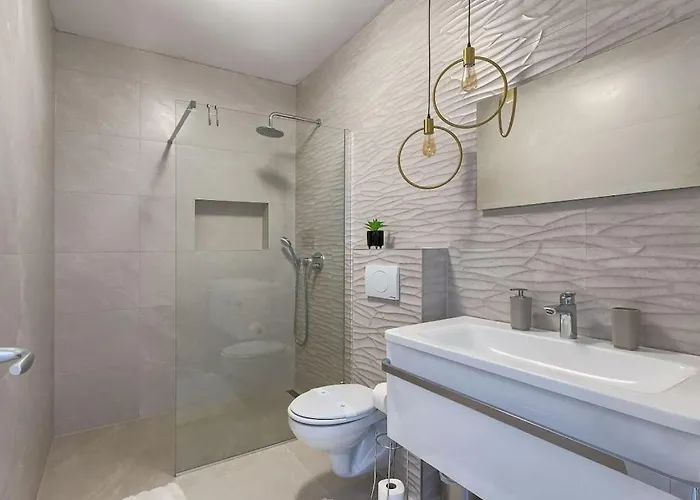 Villa In With Swimming Pool