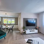 In With Swimming Pool Вилла *