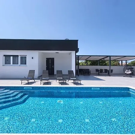 In Pula With Swimming Pool Villa Pula
