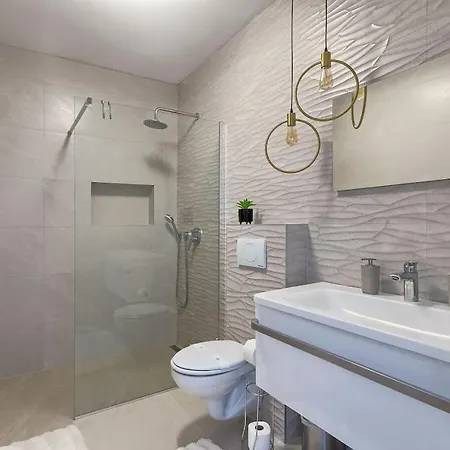 Villa In With Swimming Pool