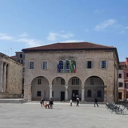 Villa In With Swimming Pool Pula