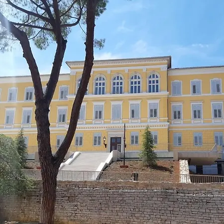 Villa In Pula With Swimming Pool Pula