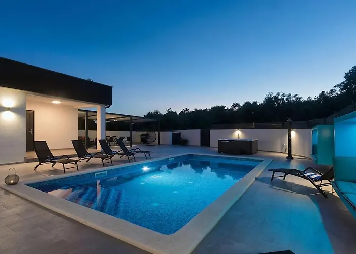 In Pula With Swimming Pool Villa Pula