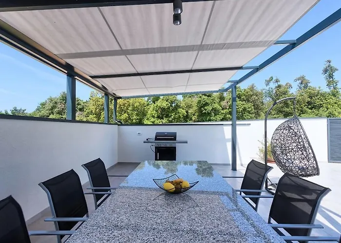 In Pula With Swimming Pool *