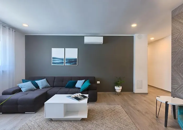 In Pula With Swimming Pool Villa