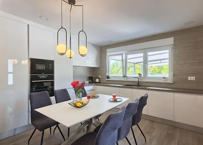 In Pula With Swimming Pool Villa