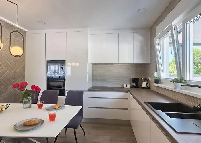 Villa In Pula With Swimming Pool Pula