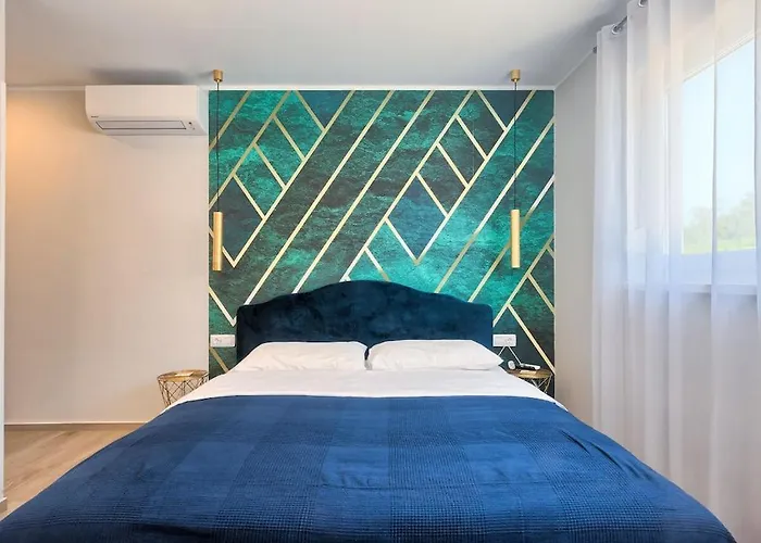 Villa In Pula With Swimming Pool