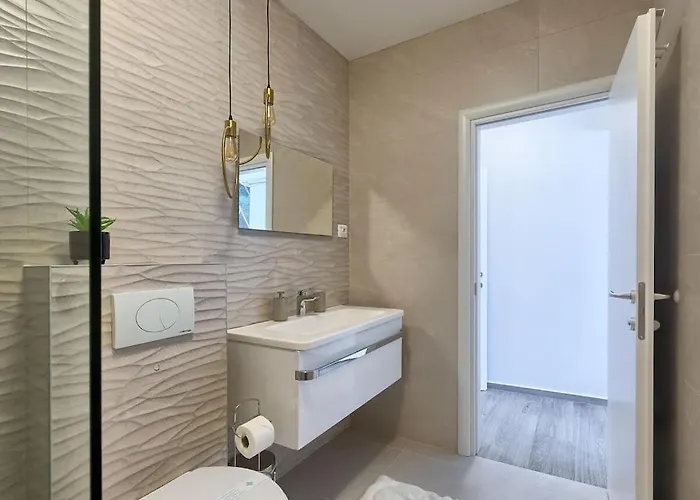 In Pula With Swimming Pool Pula